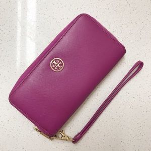 Tory Burch Womens Robinson Smartphone Wristlet